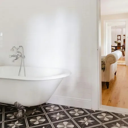 Idyllic Romantic 